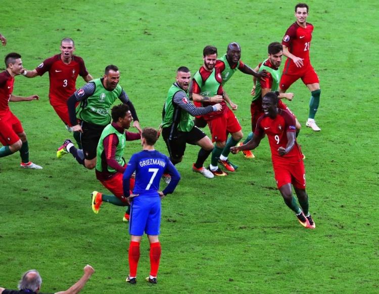 足球报：国足与U23国足合练有助更多了解U23国脚，基本放弃东盟杯
